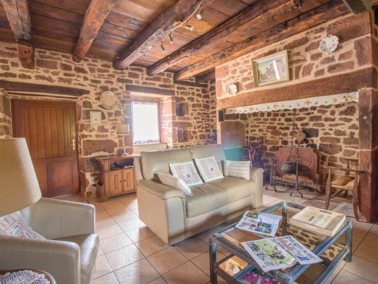 Fully equipped spacious vacation home with BBQ, patio & yard | Nature view | Suitable for remote work | Pet-friendly — photo 4