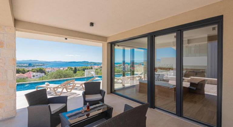 Villa with barbecue, terrace & private pool | Perfect for remote work | Pets are welcome — photo 5