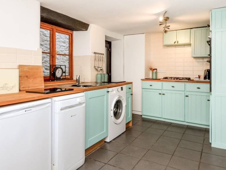 Cottage with 4 rooms for 6 persons — photo 4