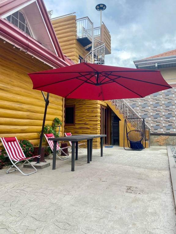Vacation home with BBQ & pool — photo 5