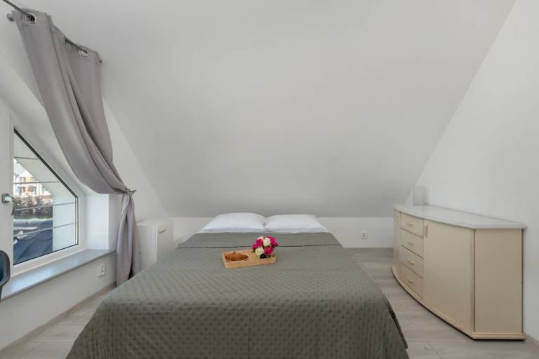 Holiday apartment with yard — photo 2