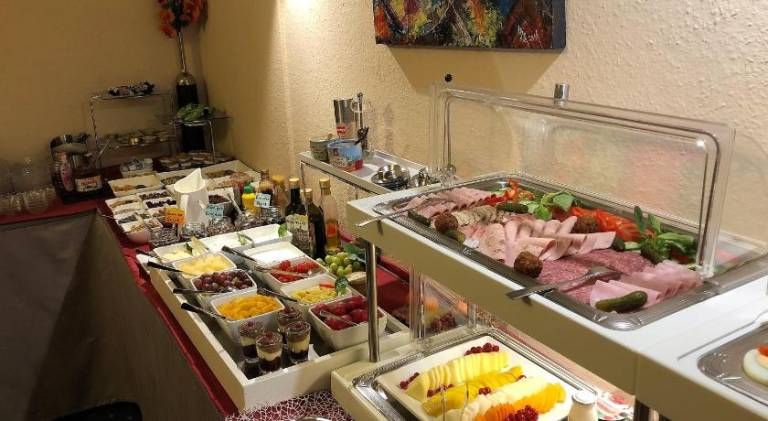 Hotel Stadt Hamburg am Fluss Saarbrucken — photo 3