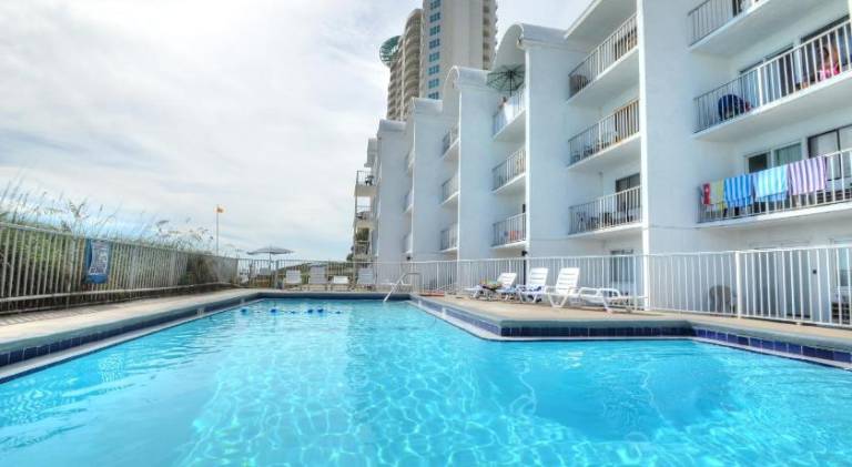Apartment with grill, pool & jacuzzi — photo 4