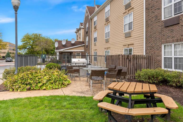 MainStay Suites Middleburg Heights Cleveland Airport — photo 5