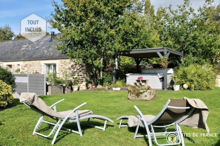 Gite with barbeque, patio & garden — photo 2