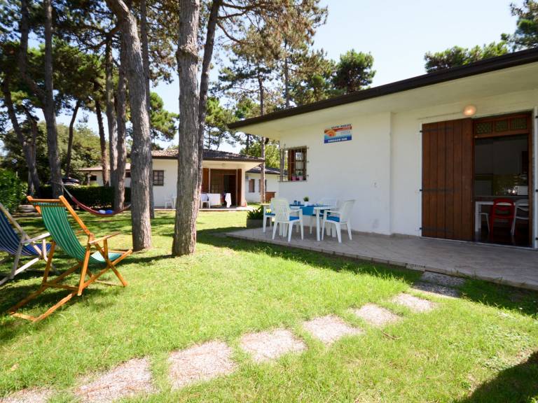 House with barbeque, garden & terrace — photo 2