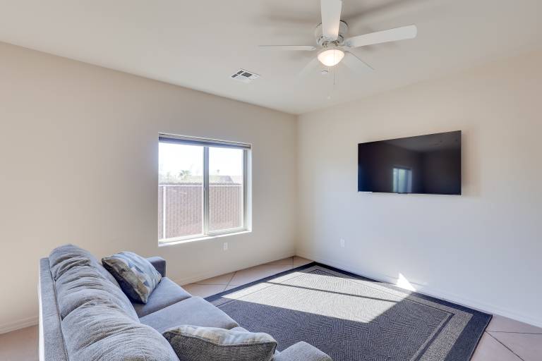 Golf, Hike & Boat! Bright Lake Havasu City Apt — photo 5