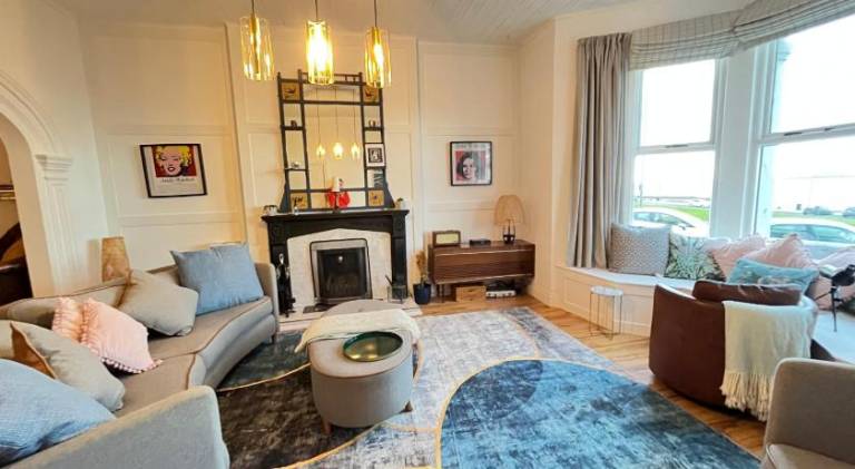 Stunning 3 bed seafront mansion building sleeps 6 adults or 8 with kids — photo 2