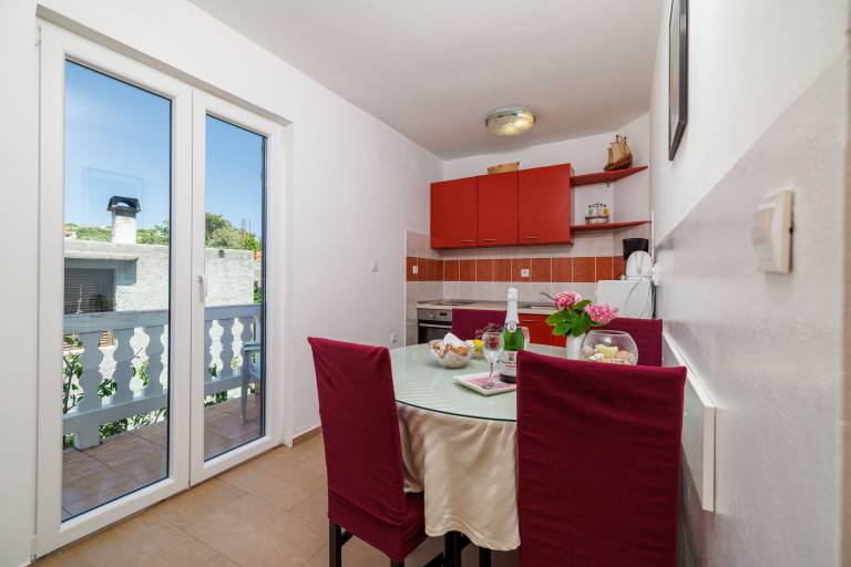 Apartment with terrace & grill | Sea view — photo 4