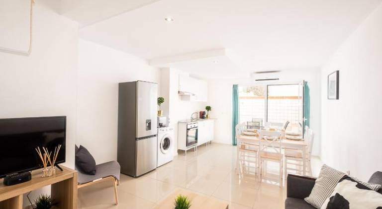 Rental apartment with patio | Beach nearby | Pets allowed — photo 2