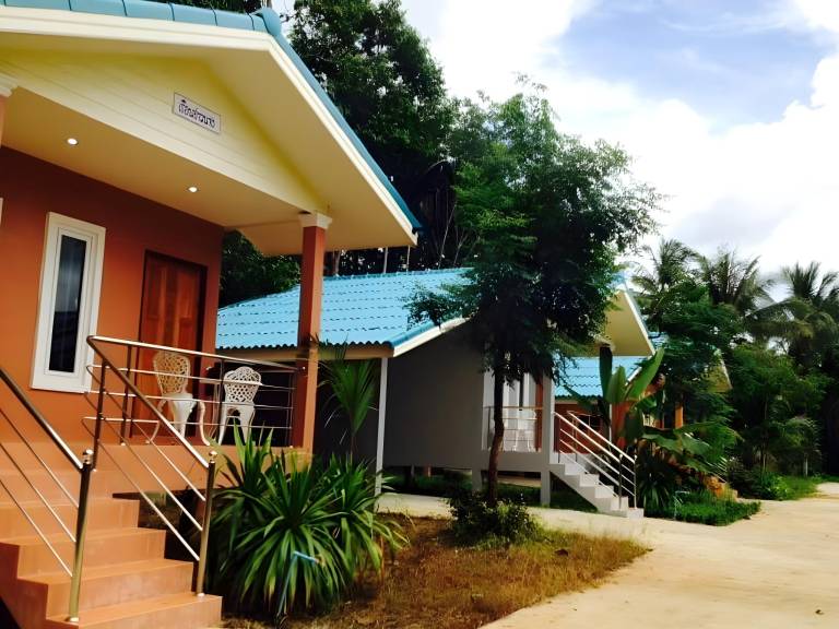 Bungalow with yard, BBQ & pool in Krabi