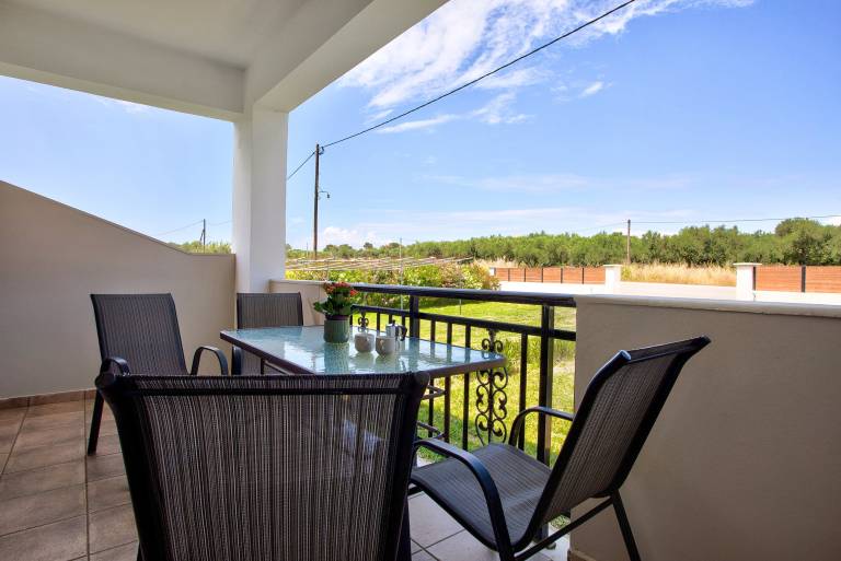 Holiday Apartment "Tropical 4" with Shared Garden, A/C & Wi-Fi — photo 2