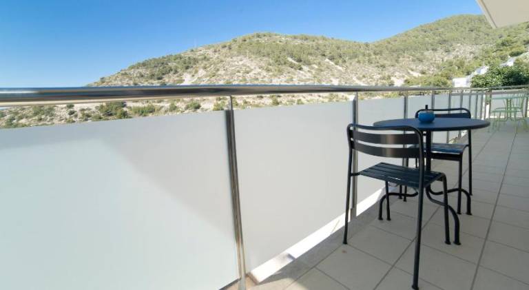 Tranquil Duplex Sitges, sea views, private parking, terrace — photo 5