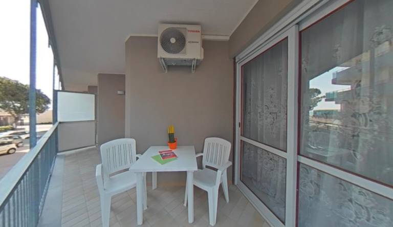 Rental apartment with patio — photo 2