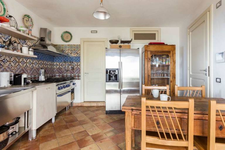 Family-friendly villa with private pool, patio & garden | Pet-friendly — photo 4