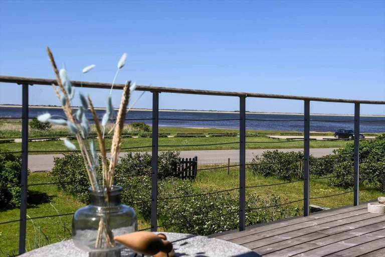 Vacation home with terrace & grill — photo 2