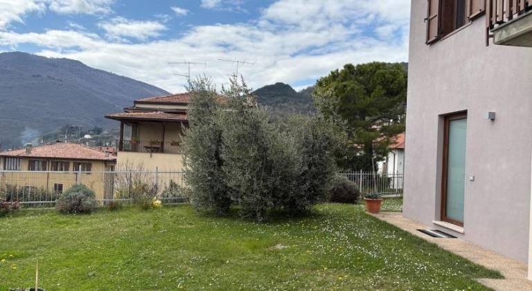 Holiday apartment with yard — photo 4