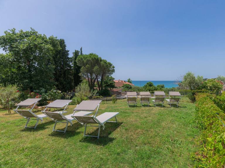 House with yard, BBQ & private pool | Sea view — photo 5