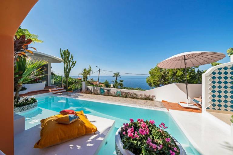 Beautiful zen villa, panoramic sea-views and access to the beach Villa do Mar IV in Calheta