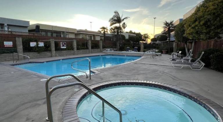 Holiday apartment with pool & hot tub — photo 4