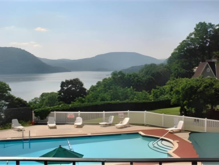 Inn on the Hudson — photo 2