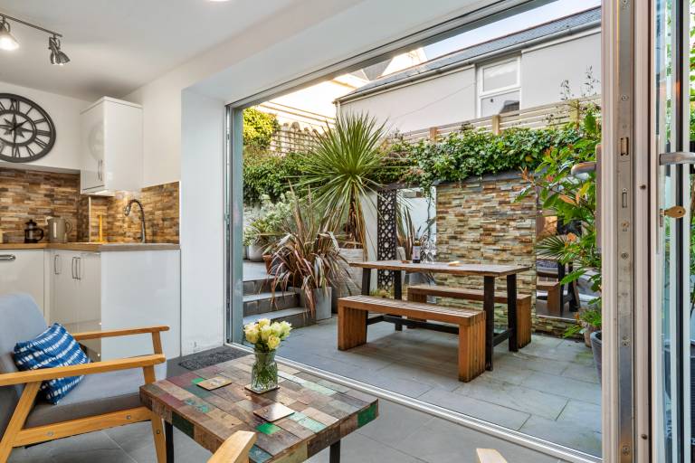 Family-oriented cottage with terrace & grill | Garden view | Next to the beach | Pets are welcome — photo 4