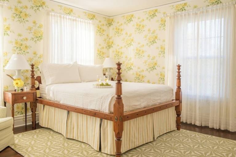 Bed and breakfast  Pawcatuck