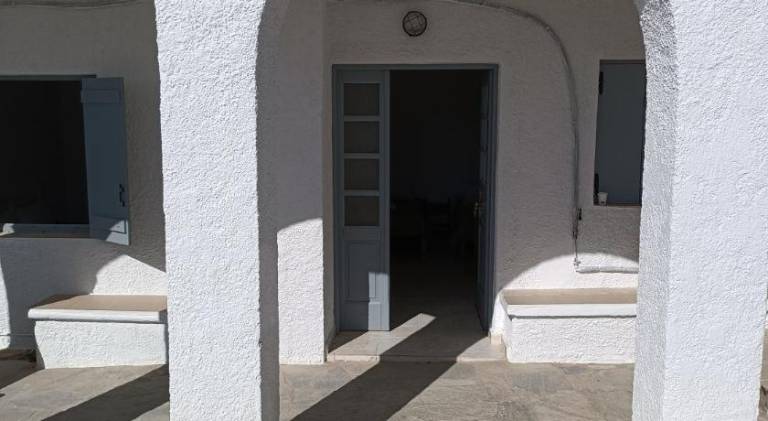 Apartment with patio — photo 4
