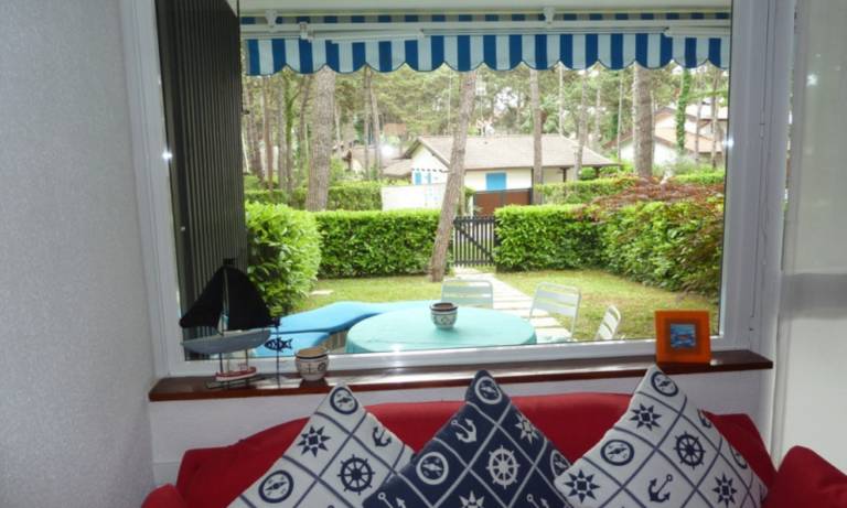 Villa with pool & garden | Garden view — photo 2