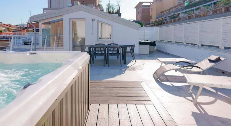 Rental apartment with hot tub | Close to Two Towers — photo 3