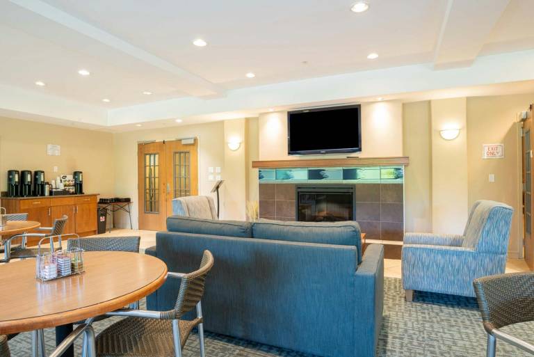 Sandman Hotel & Suites Squamish — photo 5