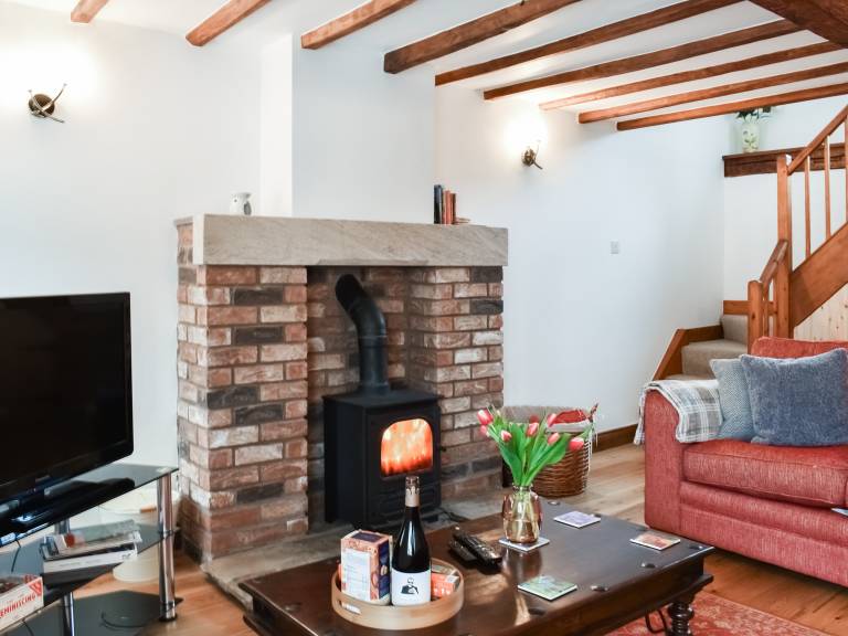 Family-friendly cottage with BBQ & yard | River view | Pets allowed — photo 5