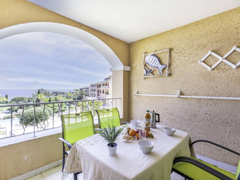 Rental apartment with patio, yard & pool | Sea view — photo 2