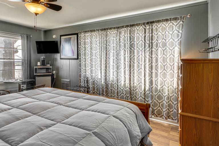 Explore the Bagnell Strip! Studio w/ Pool Access — photo 5
