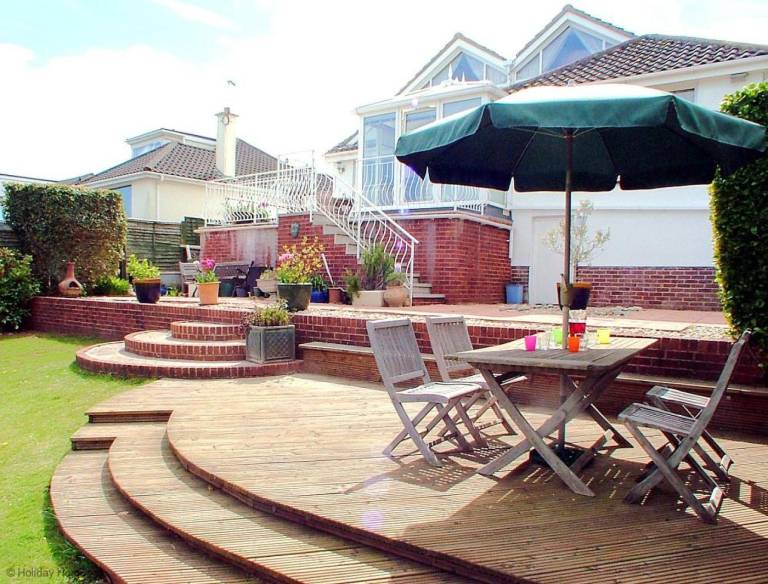 Fully equipped beautiful cottage with terrace & garden | Pets are welcome in Paignton