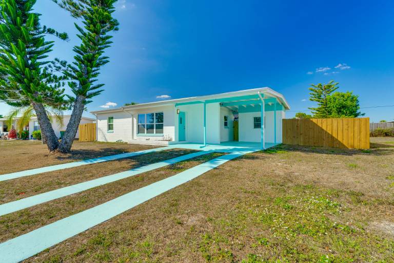 4 Mi to Beach! Sleek Getaway in Port Charlotte — photo 2