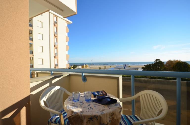Comfy flat by the beach for 6 guests in Lignano Sabbiadoro