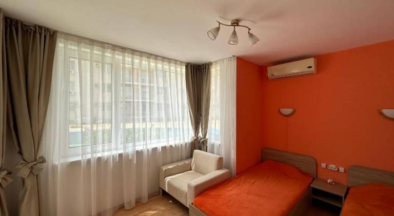 Apartment with pool in Sunny beach
