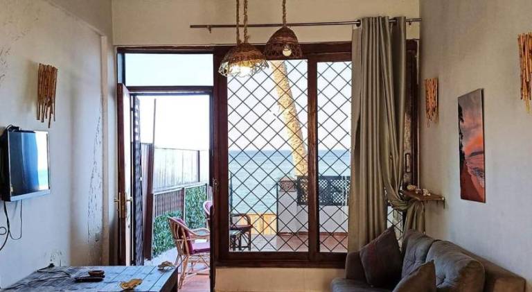 Holiday apartment with yard, barbecue & terrace — photo 2