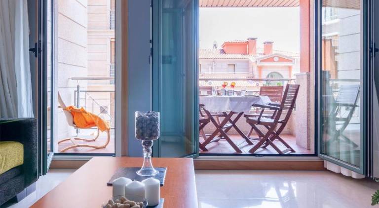 Apartment with pool — photo 4