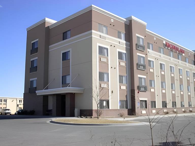 La Quinta Inn & Suites by Wyndham Wichita Airport in Wichita, KS