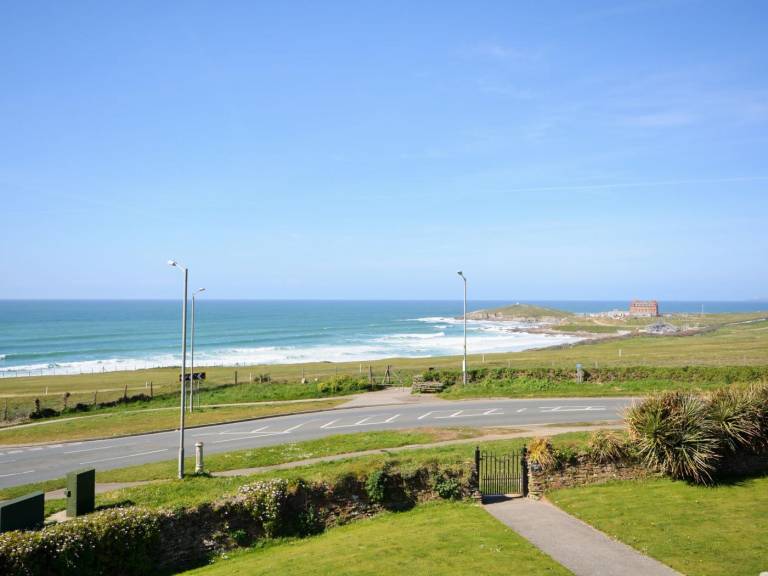 Cottage with yard | Water view | Close to the beach | Dogs allowed — photo 2