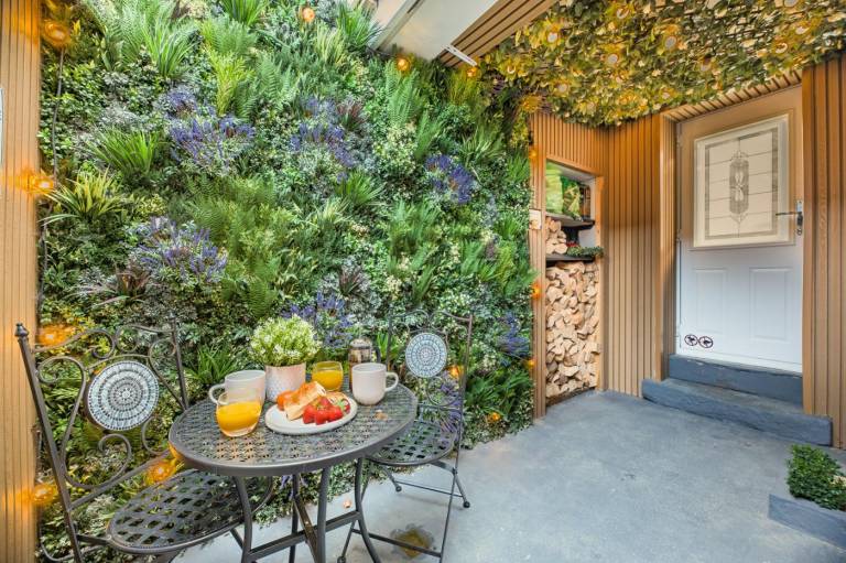 Fully equipped cottage with patio & yard | Pet-friendly — photo 3