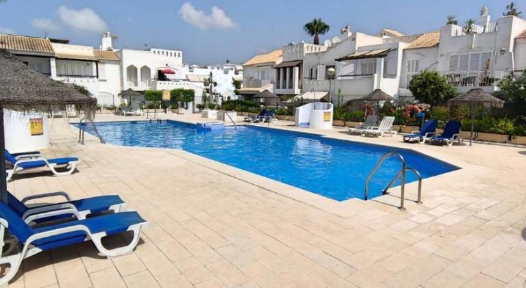 Holiday apartment with patio & pool | Beach nearby | Dogs allowed — photo 3