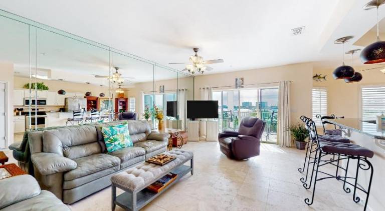 Rental apartment with pool in Destin, FL