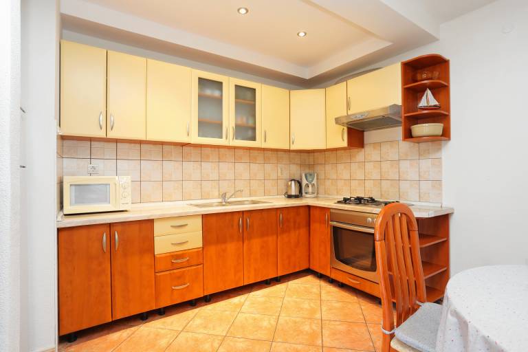 Two bedroom apartment with terrace and sea view Brela, Makarska (A-6688-a) — photo 5