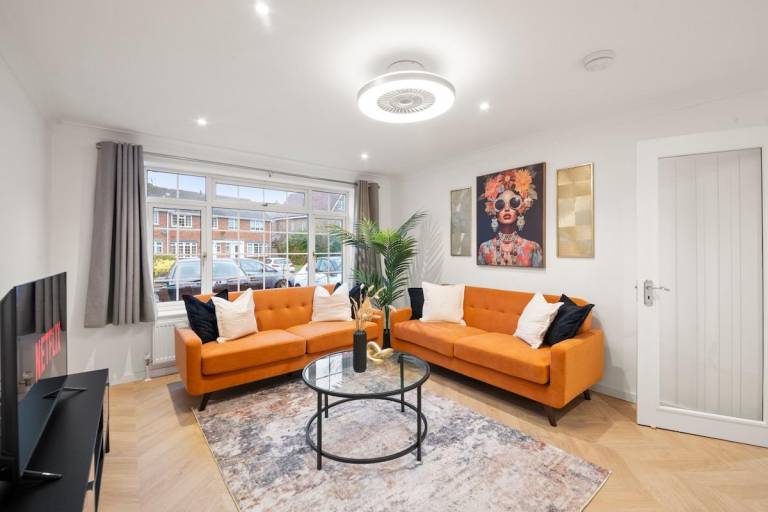 House with yard | Suitable for remote work in Windsor