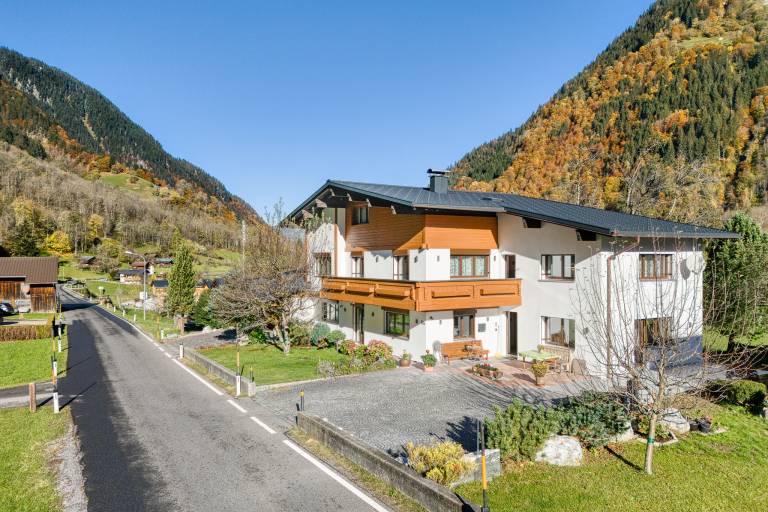 House with patio, garden & grill | Mountain view | Good for workation in Sankt Gallenkirch