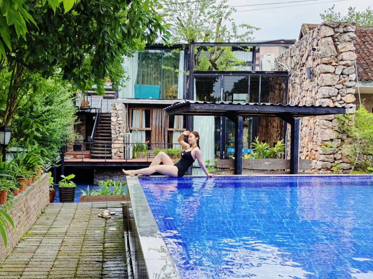 House with pool & yard — photo 3