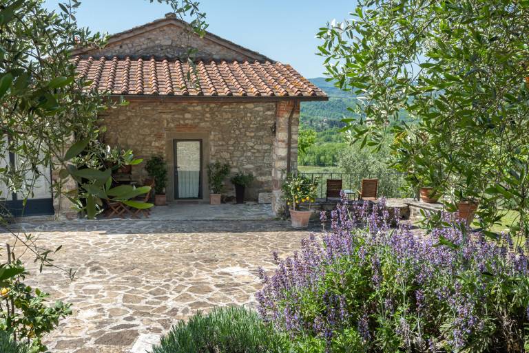 Apartment 'Fienile' with Private Terrace, Wi-Fi and Air Conditioning in Pelago